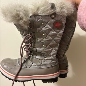 Sorel Quilted Gray Boots with Faux Fur